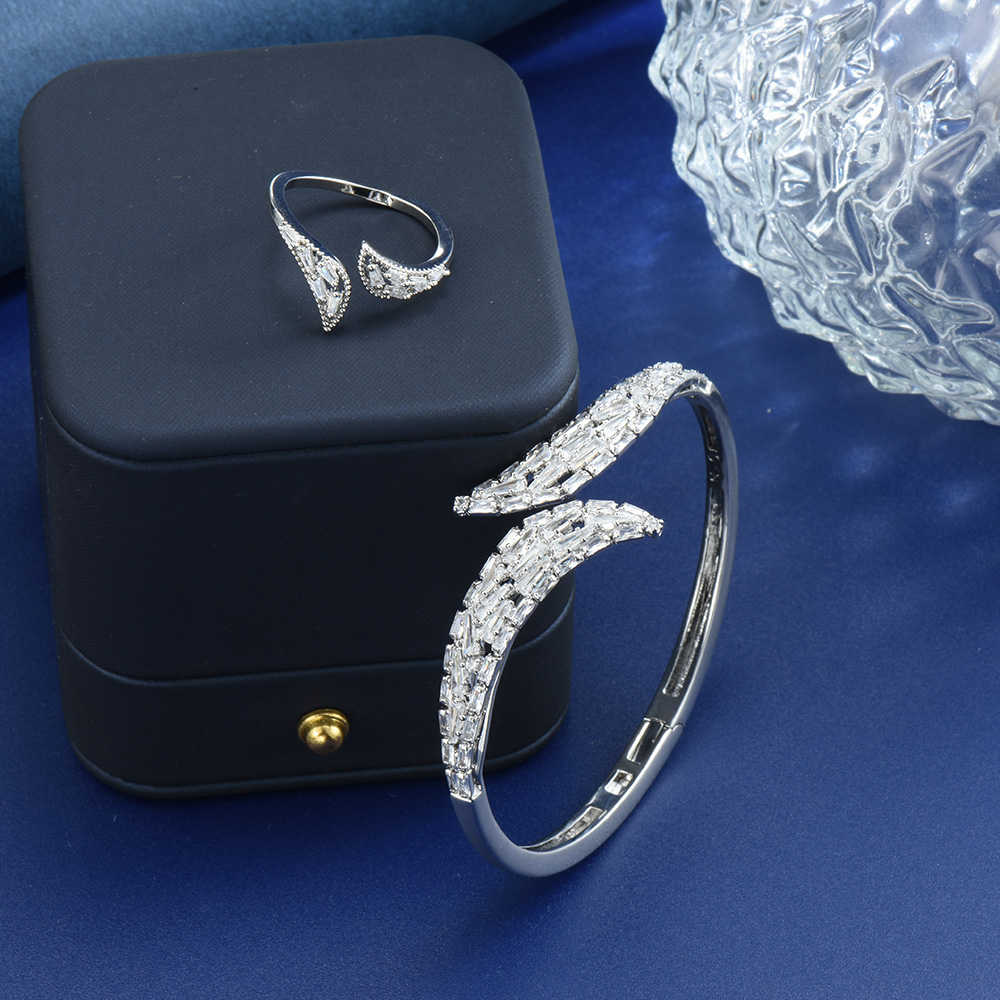 Latest Ethnic Fashion For Women - HIBRIDE Dernière conception élégant Bracelet bague