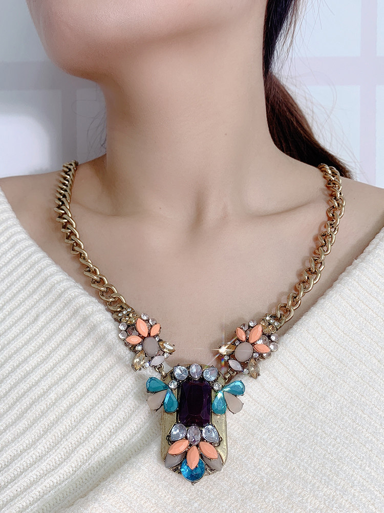 Collier en pierres précieuses  - Ethnic Fashion Magazine avis et prix