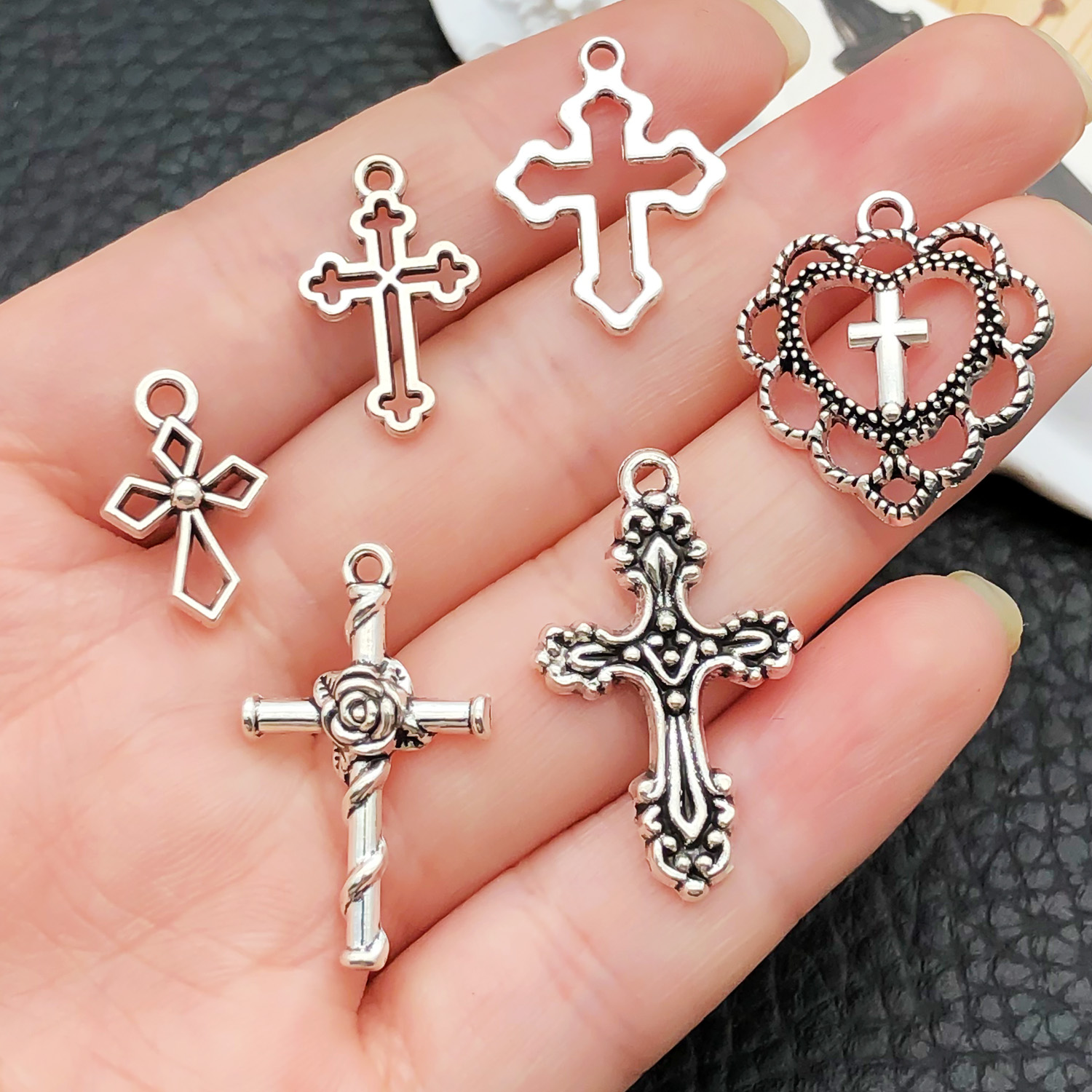 Assortiment de pendentifs croi - Ethnic Fashion Accessories avis et prix